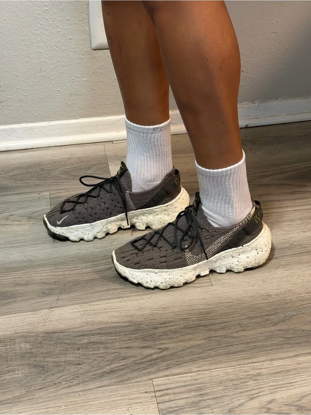 Nike Grey Knit Low-Top Sneakers with White Speckled Sole